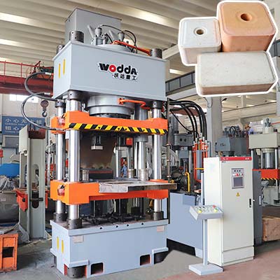 630噸牛(niu)羊舔磚液(yè)壓機_動物(wu)營養鹽磚(zhuān)機