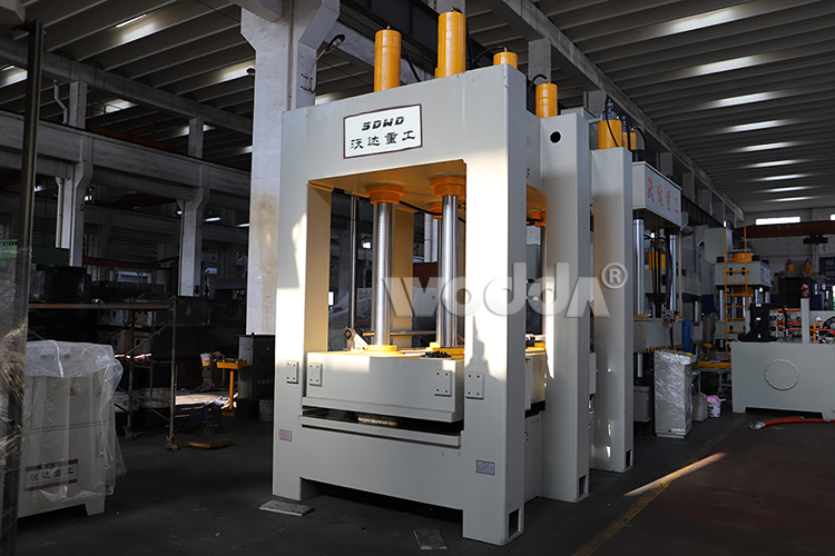 400噸龍門(框式)液壓機 400噸龍門(框式)液壓機