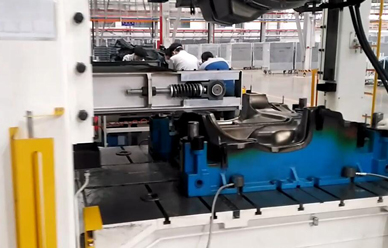 200T框(kuàng)架壓汽(qi)車内飾(shì)