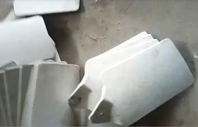 315噸風(feng)機扇葉(ye)成型一(yi)次壓3片(pian)