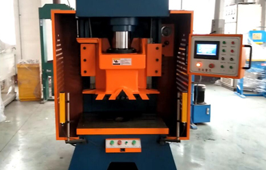 導軌(guǐ)式液壓(ya)沖床視(shì)頻