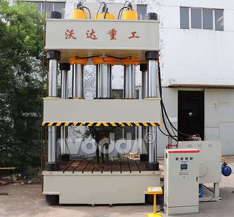 1800噸(dūn)三梁四柱液(yè)壓機