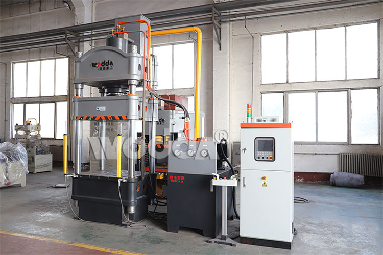 200T三梁四柱液壓機 200T三梁四柱液壓機