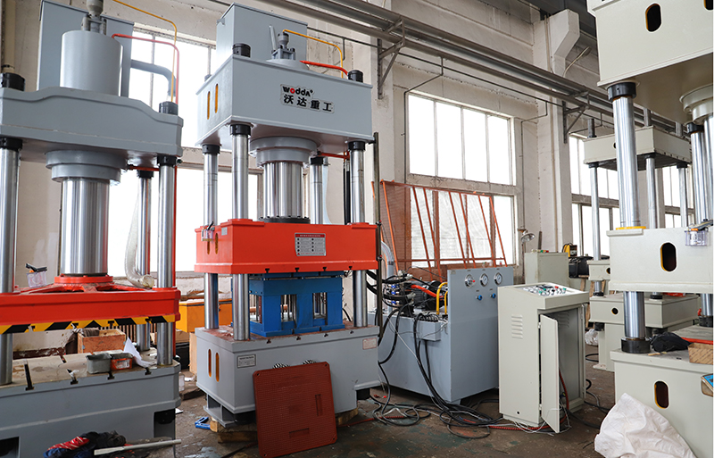 複合樹脂井(jing)蓋模壓液壓機(ji)