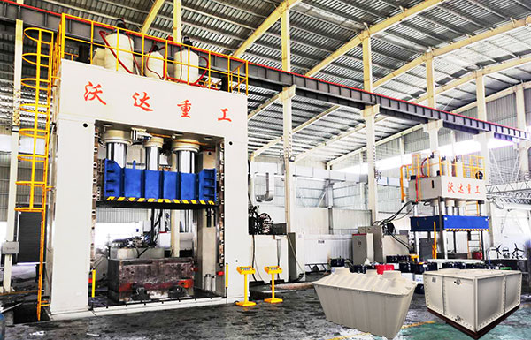 2000噸液壓(ya)機模壓(ya)SMC玻璃鋼(gang)化糞池(chi)視頻