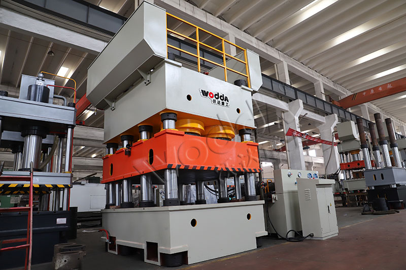 3600噸鋼木門壓花(huā)機視頻