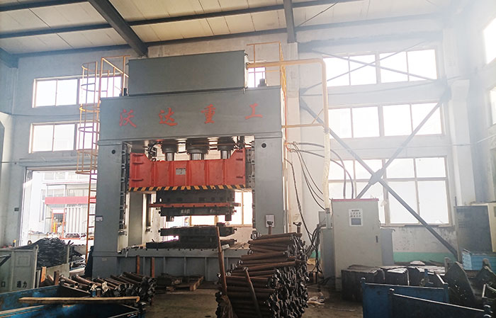 800噸框架(jià)式貨車(che)大卡車(che)配件沖(chòng)壓成型(xing)液壓機(ji)