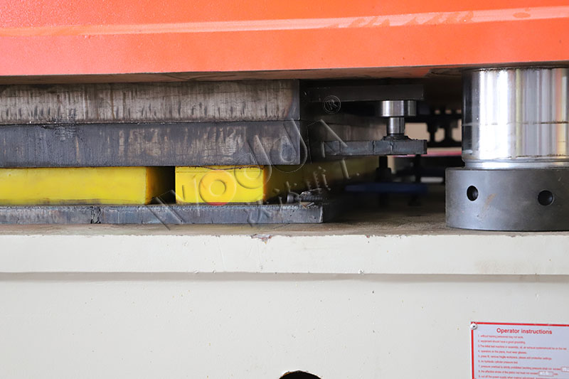 防盜門門面壓花機價格 防盜門門面壓花機價格