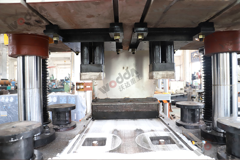 山東牛羊舔磚液壓機廠家哪家好? 山東牛羊舔磚液壓機廠家哪家好?