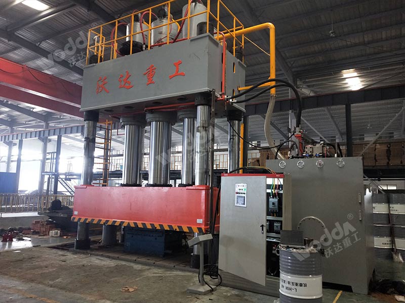 2000噸汽車導流罩成型液壓機哪家好? 2000噸汽車導流罩成型液壓機哪家好?