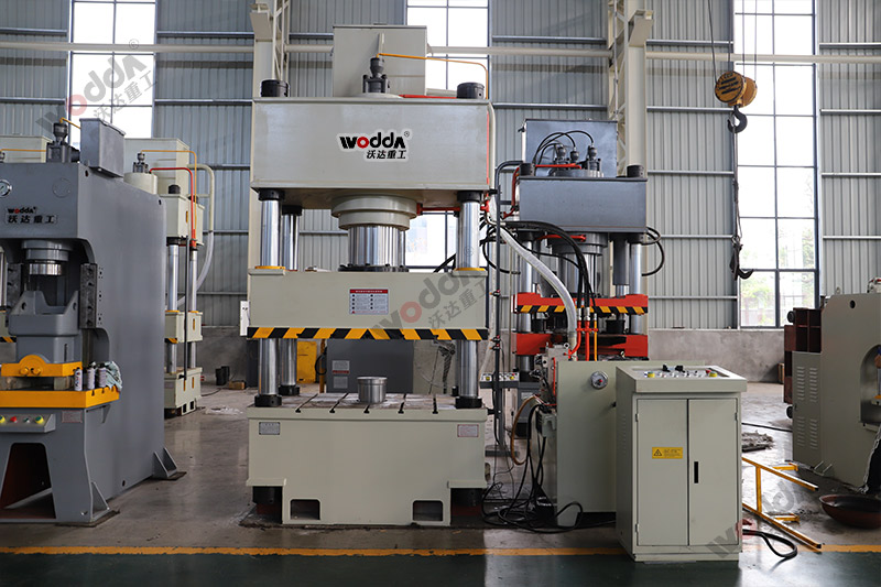 400噸不鏽鋼水箱闆液壓機