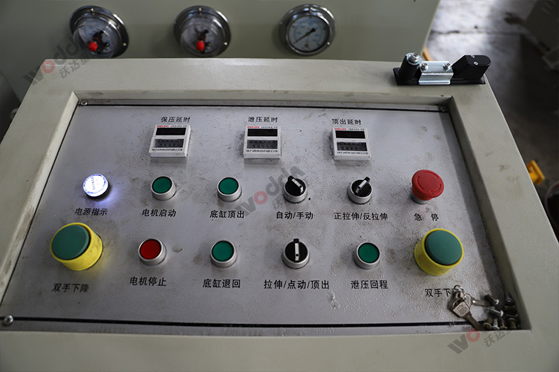 400噸不鏽鋼水箱闆液壓機