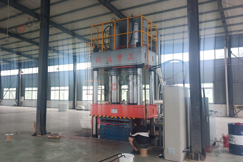 630噸塑料托盤液壓機實景圖 630噸塑料托盤液壓機實景圖