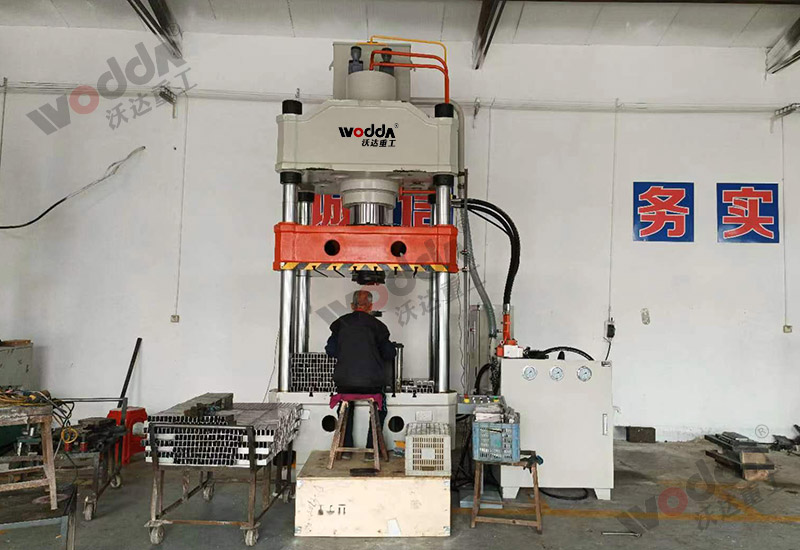 315噸冷擠壓四柱液壓機 315噸冷擠壓四柱液壓機