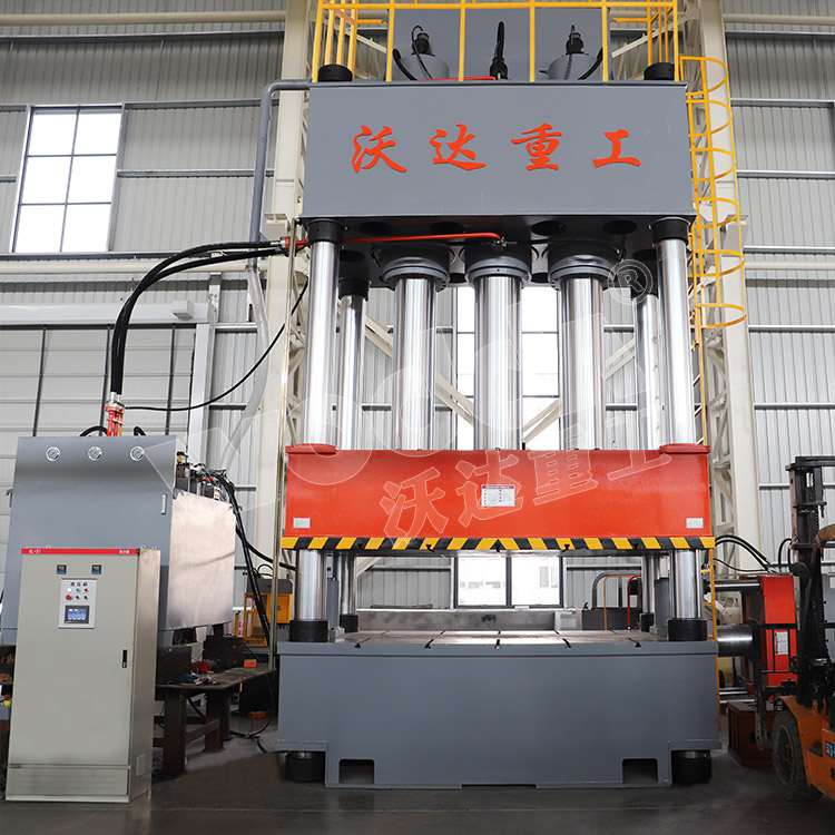 1500噸SMC汽車覆蓋件成型液壓機(圖1) 1500噸SMC汽車覆蓋件成型液壓機(圖1)