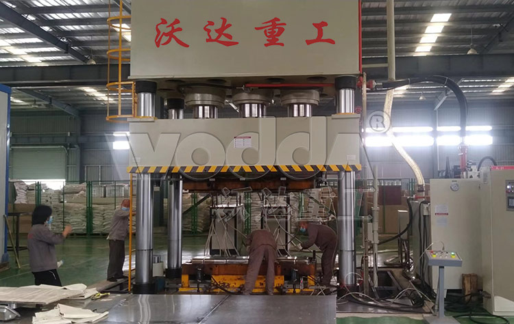 1500噸玻璃鋼電纜橋架成型液壓機 1500噸玻璃鋼電纜橋架成型液壓機