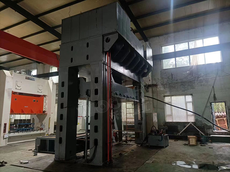 630噸框架式液壓機客戶現場 630噸框架式液壓機客戶現場