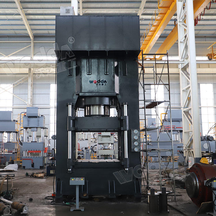 1800噸框架式液壓機車間裝配 1800噸框架式液壓機車間裝配