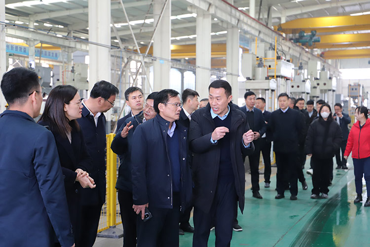 滕州市政協副主席董鴻洋聽取沃達重工董事長劉衛東項目推進情況 滕州市政協副主席董鴻洋聽取沃達重工董事長劉衛東項目推進情況