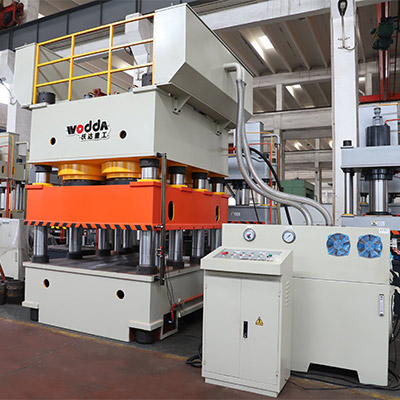 4500噸大(dà)鐵門防盜(dao)門壓花機(jī)_鋼木門成(chéng)型液壓機(jī)廠家