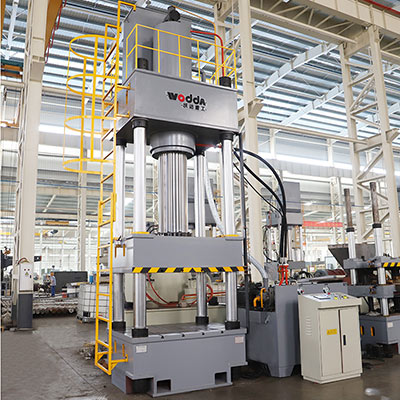 模壓(ya)玻璃鋼軟(ruan)水罐底座(zuo)液壓機_500噸(dun)四柱液壓(yā)機廠家