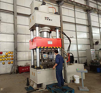 500噸汽車部(bu)件鍛造液(yè)壓機壓裝(zhuāng)汽車軸承(chéng)