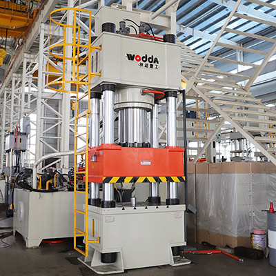 800噸冷(lěng)擠壓成型(xíng)液壓機_四(sì)柱液壓機(jī)廠家