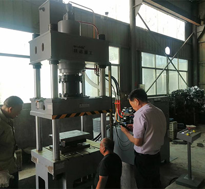 200噸金屬(shǔ)拉伸機壓制(zhi)不鏽鋼離心(xin)風機