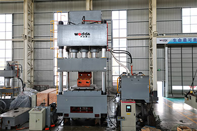 1500噸四(si)柱拉伸液壓(yā)機（液壓墊）