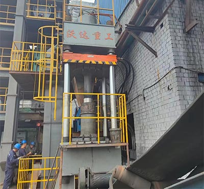 630噸活(huo)性炭粉末成型(xing)液壓機