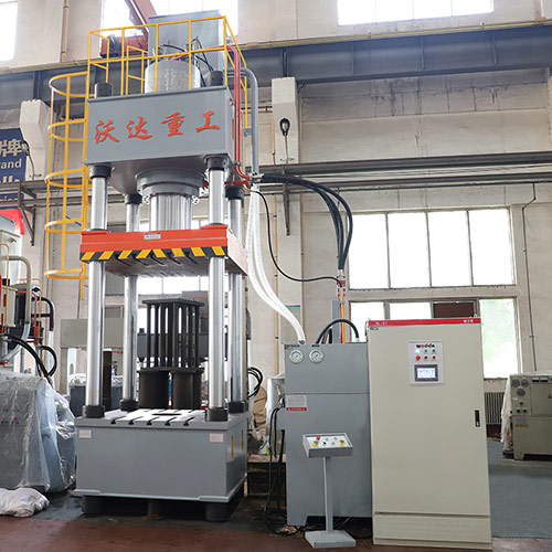 630噸活性炭(tan)成型液壓機_630噸(dūn)四柱液壓機