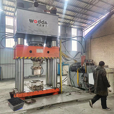 500噸匣(xia)缽成型液(yè)壓機_雙動(dòng)匣缽液壓(yā)機