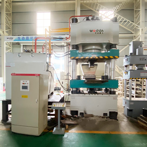 800噸牛羊舔(tian)磚液壓機(ji)_800噸鹽磚機(jī)