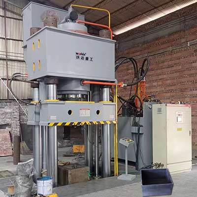 800噸石墨匣(xiá)缽成型液壓(ya)機_匣缽坩埚(guo)生産設備
