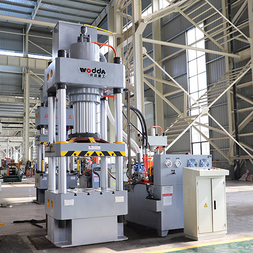 315噸四柱液(ye)壓機台面(miàn)800x800mm